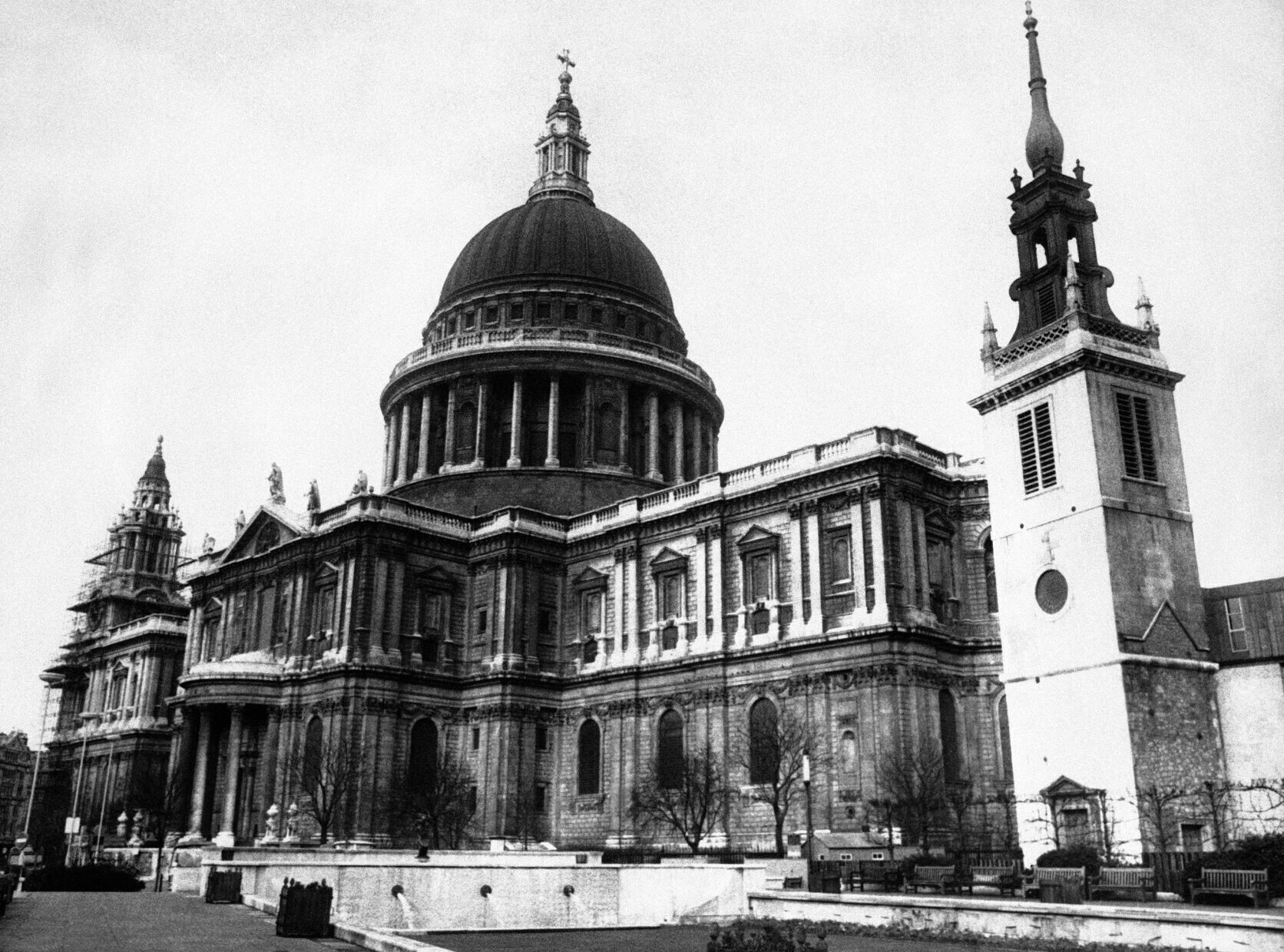1697: St. Paul's Cathedral